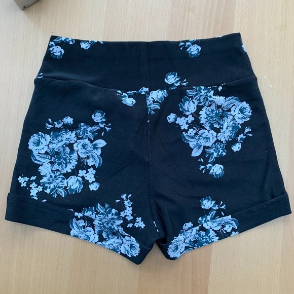 floral high-waisted shorts with a ton of stretch NWT - Picture 3 of 5
